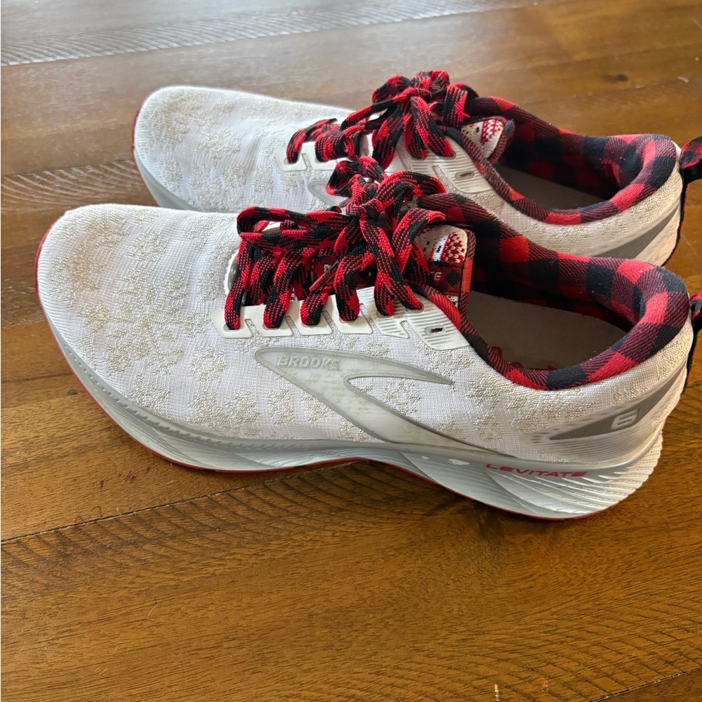 Brooks levitate Run Merry Running Shoes size 10